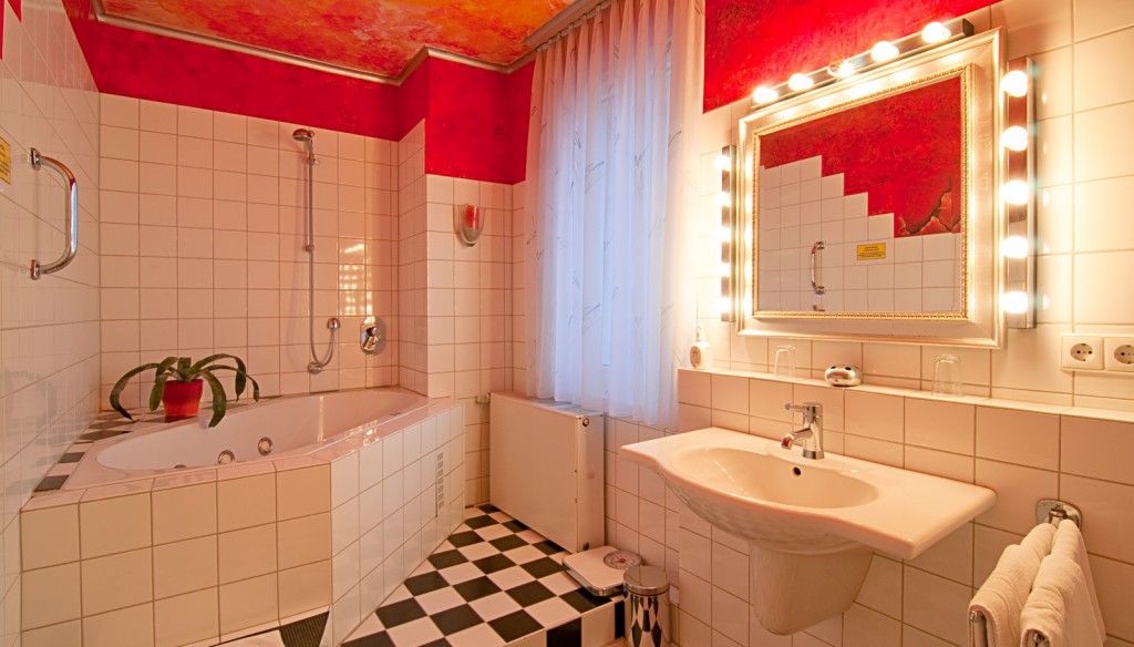 Hotel Bären Trossingen - Badezimmer mit Whirlpool